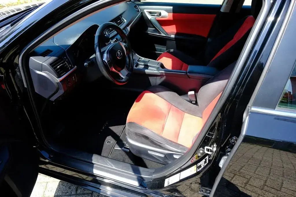 Gebraucht Lexus CT200h 99 PS (72 kW) 2012 Schwarz Limousine
