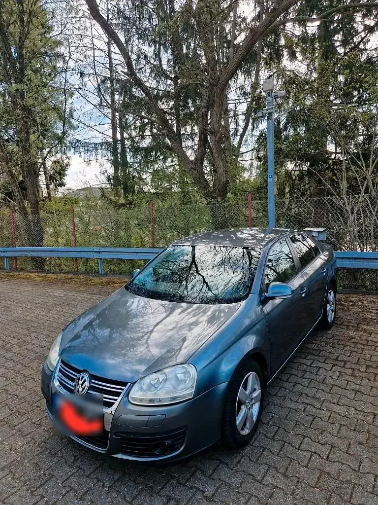 Używany VW Jetta 102 KM (75 kW) 2008 Szary Sedan/Limuzyna