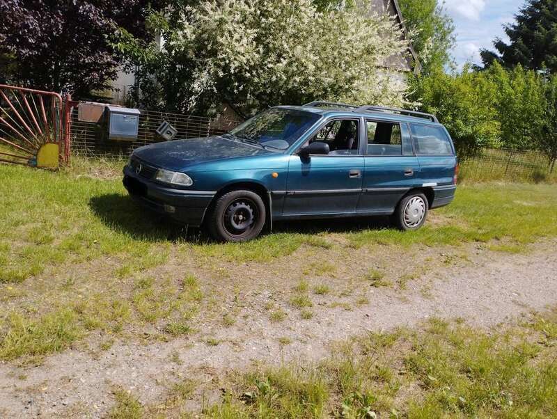 Grün Gebraucht 1998 Opel Astra Kombi | 799 € (Fairer Preis) - Bild 1/4