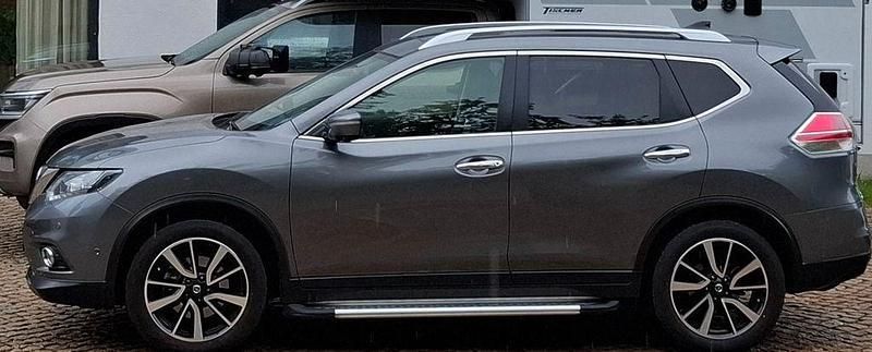 Grau Gebraucht 2017 Nissan X-Trail Tekna SUV | 21.500 € (Fairer Preis) - Bild 1/4