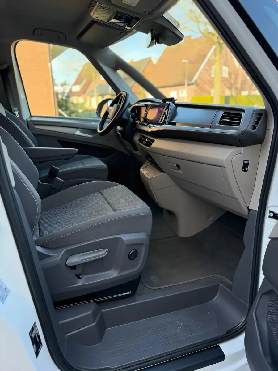 Gebraucht VW Multivan Edition 218 PS (160 kW) 2024 Weiß Van / Kleinbus