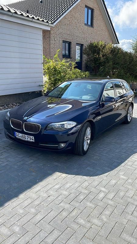 Blau Gebraucht 2010 BMW 525 Kombi | 9.999 € (Fairer Preis) - Bild 1/4