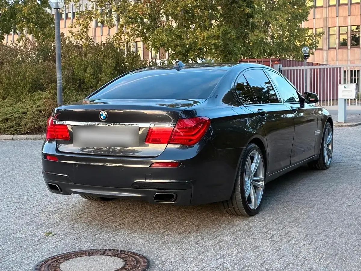 Gebraucht BMW 740 M Sport 313 PS (230 kW) 2011 Schwarz Limousine