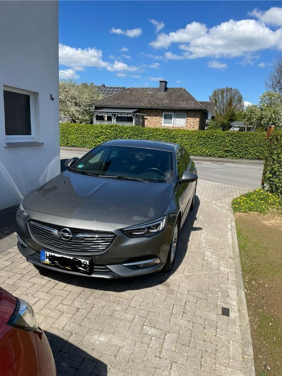 Grau Gebraucht 2018 Opel Insignia Business Limousine | 12.990 € (Guter Preis) - Bild 1/4