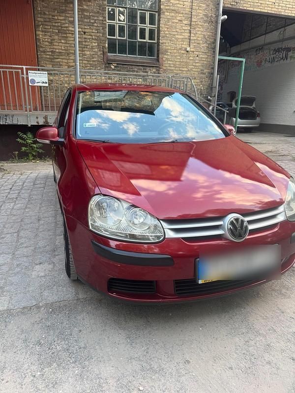Rot Gebraucht 2004 VW Golf V Limousine | 950 € (Fairer Preis) - Bild 1/4