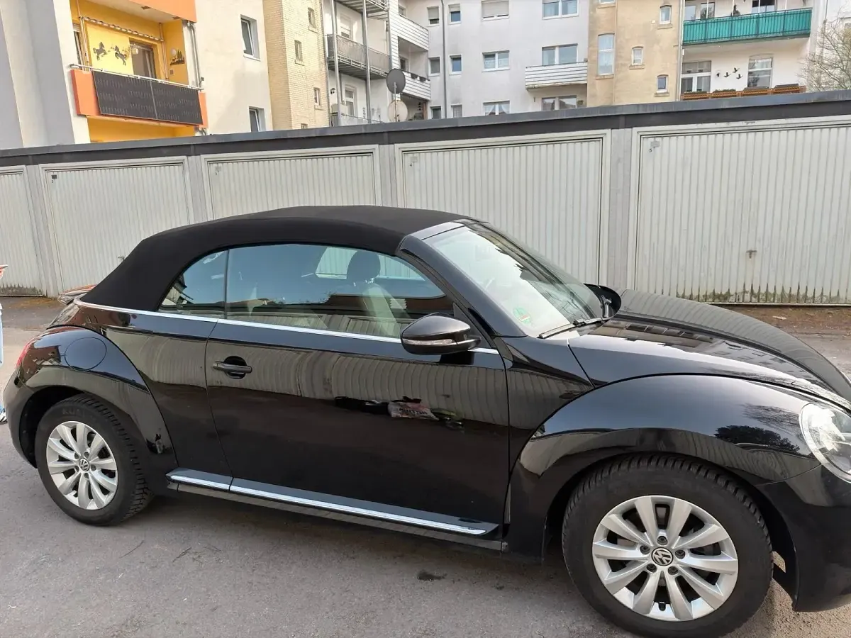 Gebraucht VW Beetle Cabriolet 105 PS (77 kW) 2015 Schwarz Cabrio