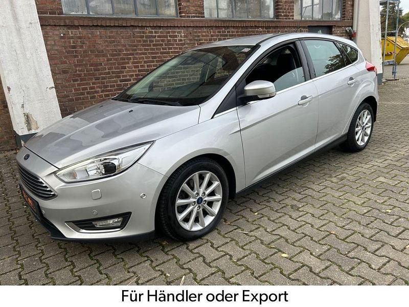 Silber Gebraucht 2016 Ford Focus Titanium Limousine | 5.999 € (Guter Preis) - Bild 1/4