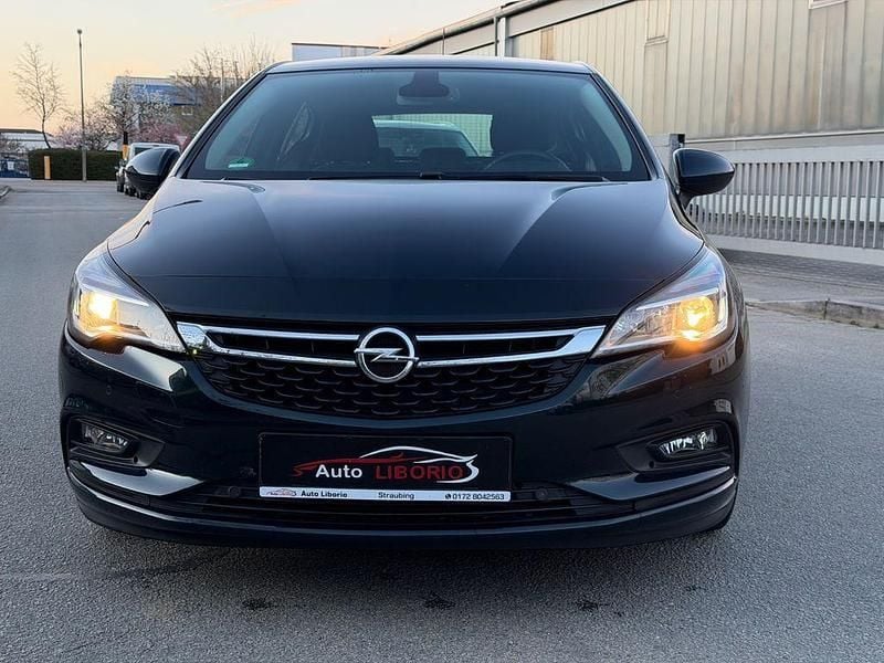 Gebraucht Opel Astra Basis 110 PS (80 kW) 2017 Grün Limousine