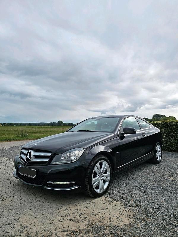 Schwarz Gebraucht 2011 Mercedes C350 Coupé | 13.999 € (Teuer) - Bild 1/4