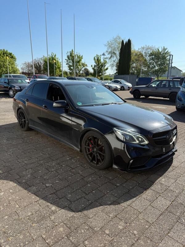 Schwarz Gebraucht 2009 Mercedes E500 AMG Limousine | 17.699 € (Fairer Preis) - Bild 1/4