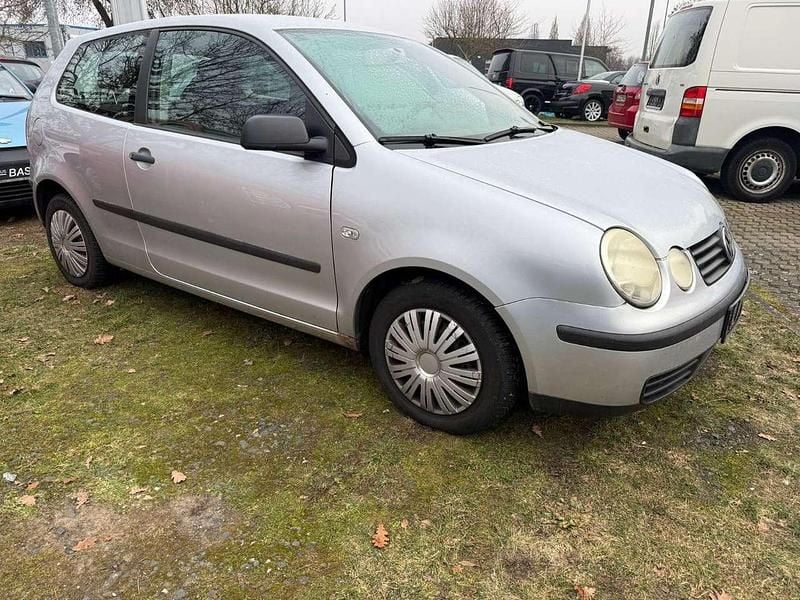 Second-hand VW Polo 75 CP (55 kW) 2003 Argintiu Hatchback