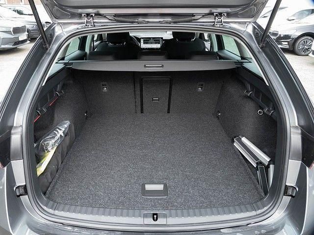 Neu Skoda Octavia Selection 150 PS (110 kW) 2025 Grau Kombi