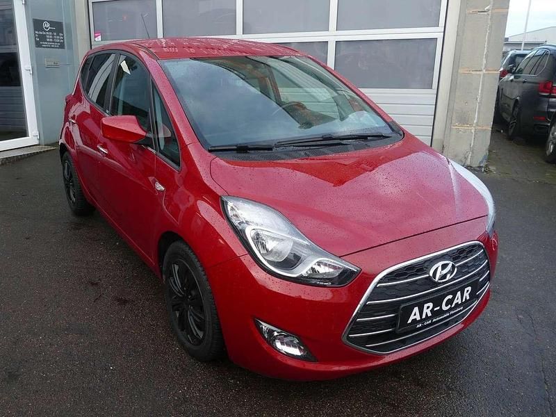 Gebraucht Hyundai ix20 Passion 90 PS (66 kW) 2016 Rot Kleinwagen