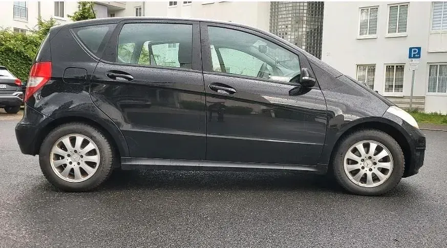 Gebraucht Mercedes A180 109 PS (80 kW) 2011 Schwarz Limousine