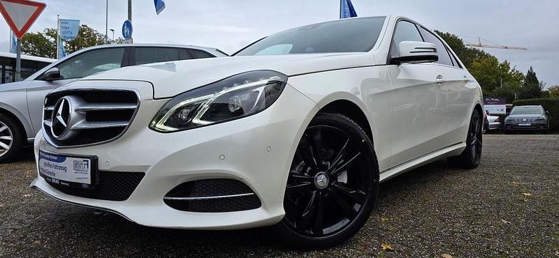 Weiß Gebraucht 2016 Mercedes E220 Limousine | 19.999 € (Guter Preis) - Bild 1/4