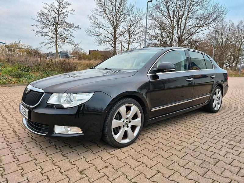 Schwarz Gebraucht 2009 Skoda Superb Limousine | 3.750 € (Superpreis) - Bild 1/4