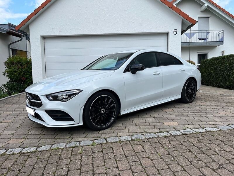 Weiß Gebraucht 2021 Mercedes CLA250 AMG Limousine | 33.400 € (Guter Preis) - Bild 1/4