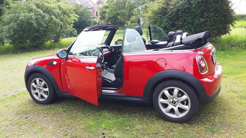 Gebraucht Mini One Cabriolet 98 PS (72 kW) 2010 Rot Cabrio