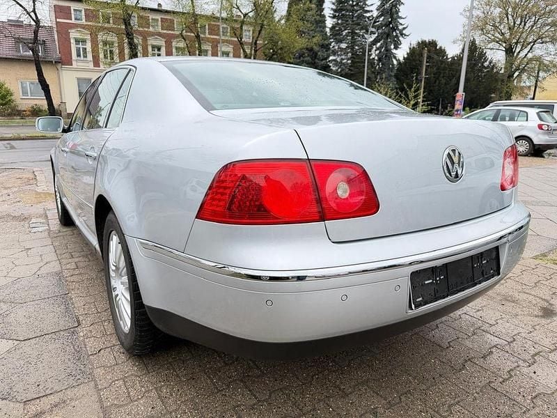 Second-hand VW Phaeton 224 CP (164 kW) 2005 Argintiu Berlinǎ