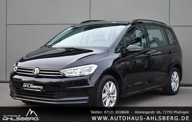 Deep black perleffekt Gebraucht 2023 VW Touran Comfortline Van / Kleinbus | 28.800 € (Fairer Preis) - Bild 1/4