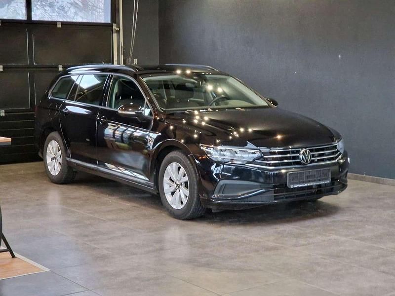 Schwarz Gebraucht 2022 VW Passat Kombi | 14.999 € (Guter Preis) - Bild 1/2