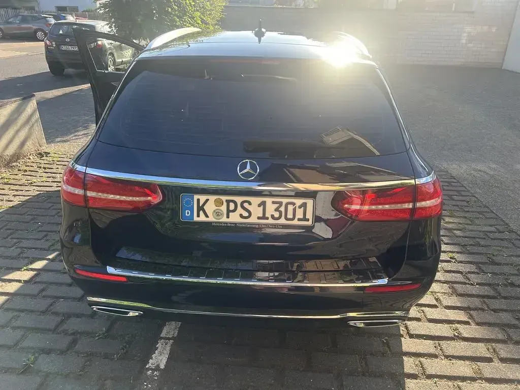 Gebraucht Mercedes E220 194 PS (142 kW) 2019 Blau Limousine