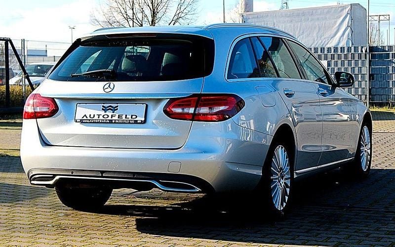Gebraucht Mercedes C200 Avantgarde 184 PS (135 kW) 2016 Silber Limousine