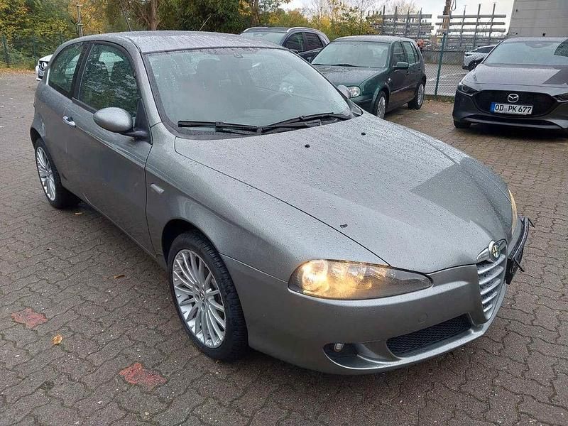 Grau Gebraucht 2006 Alfa Romeo 147 Kleinwagen | 3.900 € (Fairer Preis) - Bild 1/4