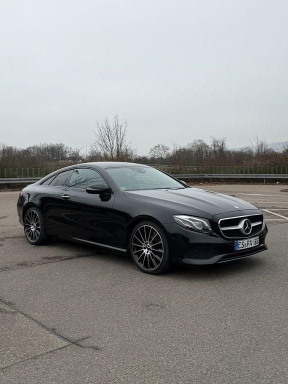 Schwarz Gebraucht 2017 Mercedes E200 Coupé | 30.499 € (Fairer Preis) - Bild 1/4