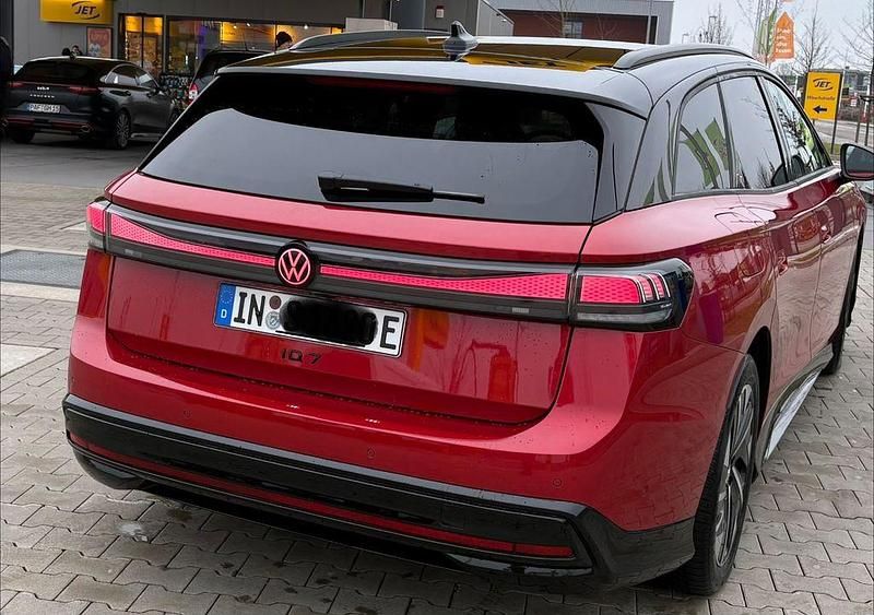 Gebraucht VW ID.7 Pro 210 kW (286 PS) 2025 Rot Kombi