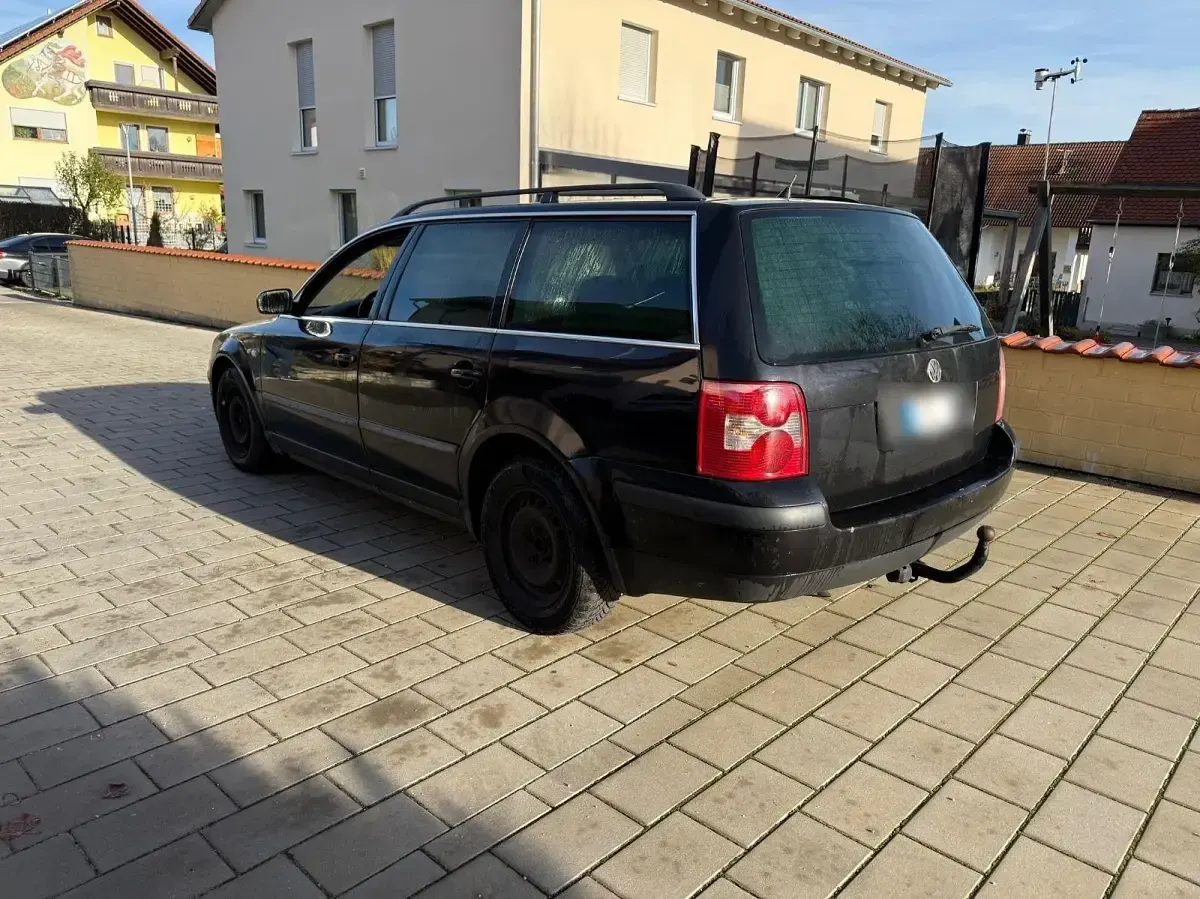 Gebraucht VW Passat 131 PS (96 kW) 2003 Schwarz Kombi