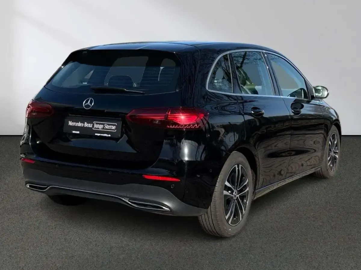 Gebraucht Mercedes B200 Advanced 150 PS (110 kW) 2025 Schwarz Van / Kleinbus