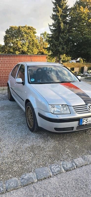 Silber Gebraucht 2000 VW Bora Limousine | 2.700 € - Bild 1/4