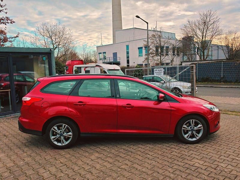 Gebraucht Ford Focus Champions Edition 116 PS (85 kW) 2013 Rot Kombi