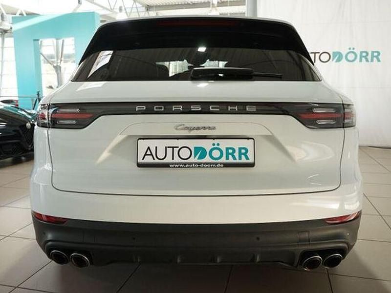 Second-hand Porsche Cayenne Chrono 340 CP (250 kW) 2022 Alb SUV