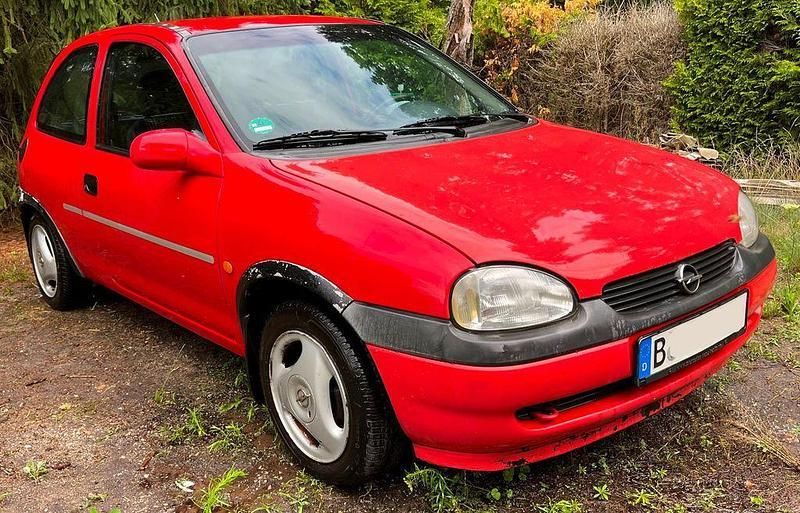 Rot Gebraucht 1997 Opel Corsa Sport Limousine | 700 € (Fairer Preis) - Bild 1/4