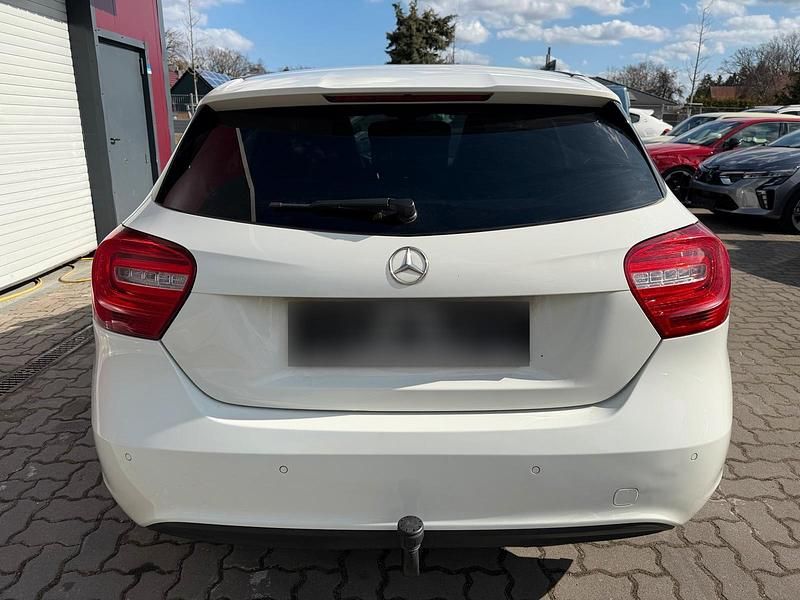 Gebraucht Mercedes A180 122 PS (89 kW) 2012 Weiß Kombi