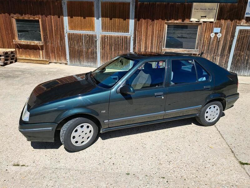 Grün Gebraucht 1991 Renault 19 Limousine | 4.000 € - Bild 1/4