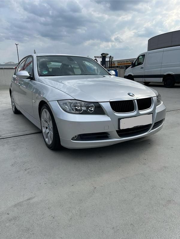 Silber Gebraucht 2006 BMW 320 Limousine | 5.500 € (Fairer Preis) - Bild 1/4