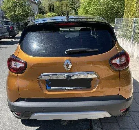 Używany Renault Captur 150 KM (110 kW) 2019 Pomarańczowy SUV