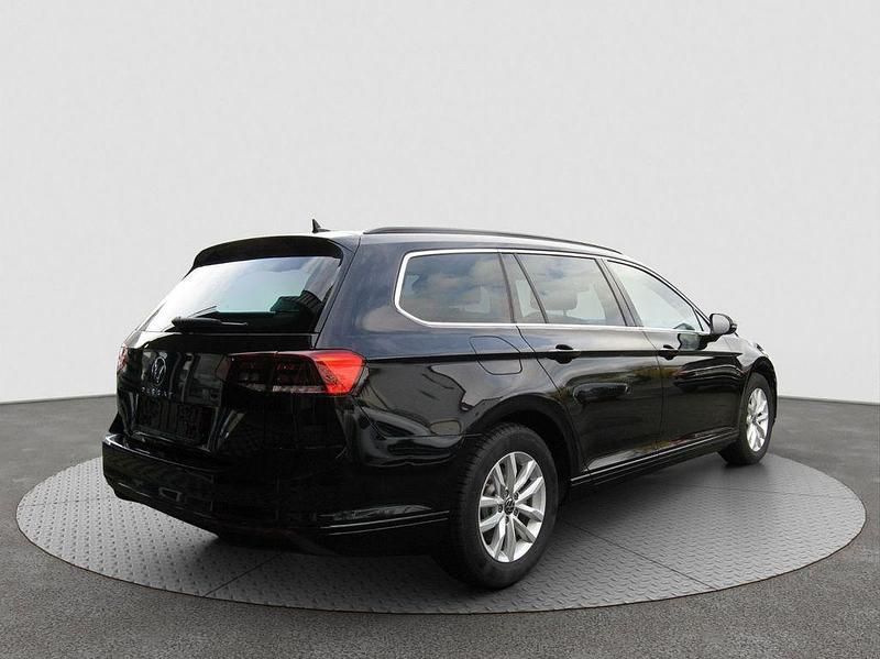 Gebraucht VW Passat 150 PS (110 kW) 2021 Deep black perleffekt (metallic) Kombi