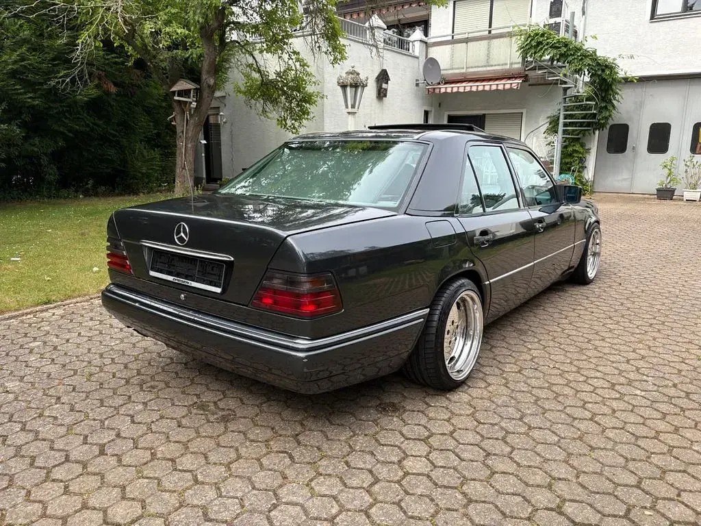 Gebraucht Mercedes E320 220 PS (161 kW) 1993 Schwarz Limousine