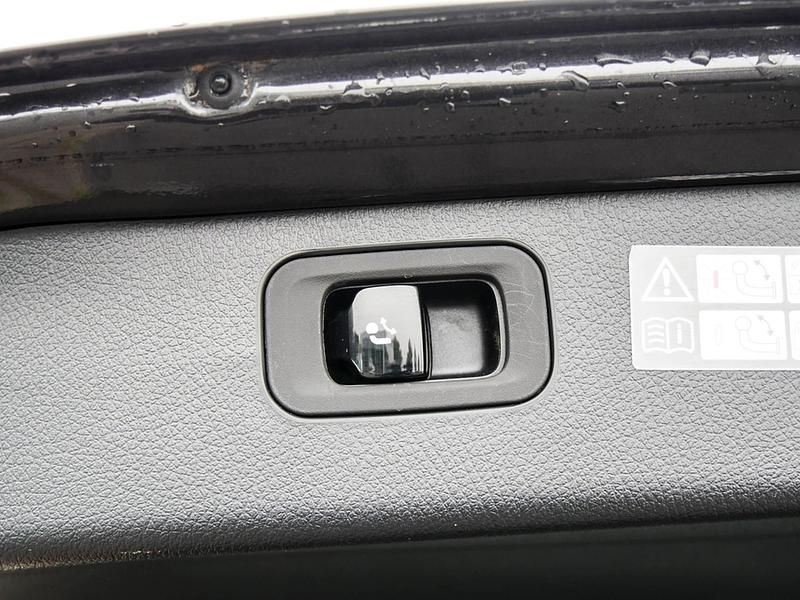 Gebraucht Mercedes C300e AMG 150 PS (110 kW) 2024 Szary Limousine