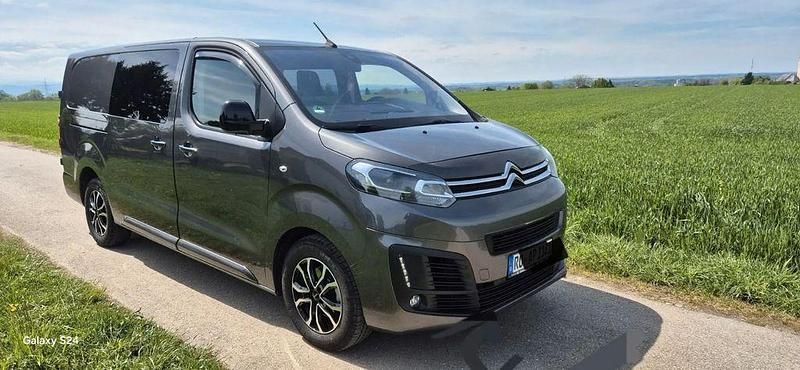 Grau Gebraucht 2023 Citroën Jumpy Van / Kleinbus | 30.700 € (Teuer) - Bild 1/4