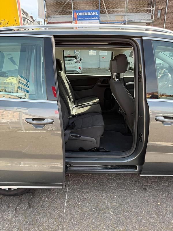 Second-hand VW Sharan 149 CP (109 kW) 2017 Gri Monovolum