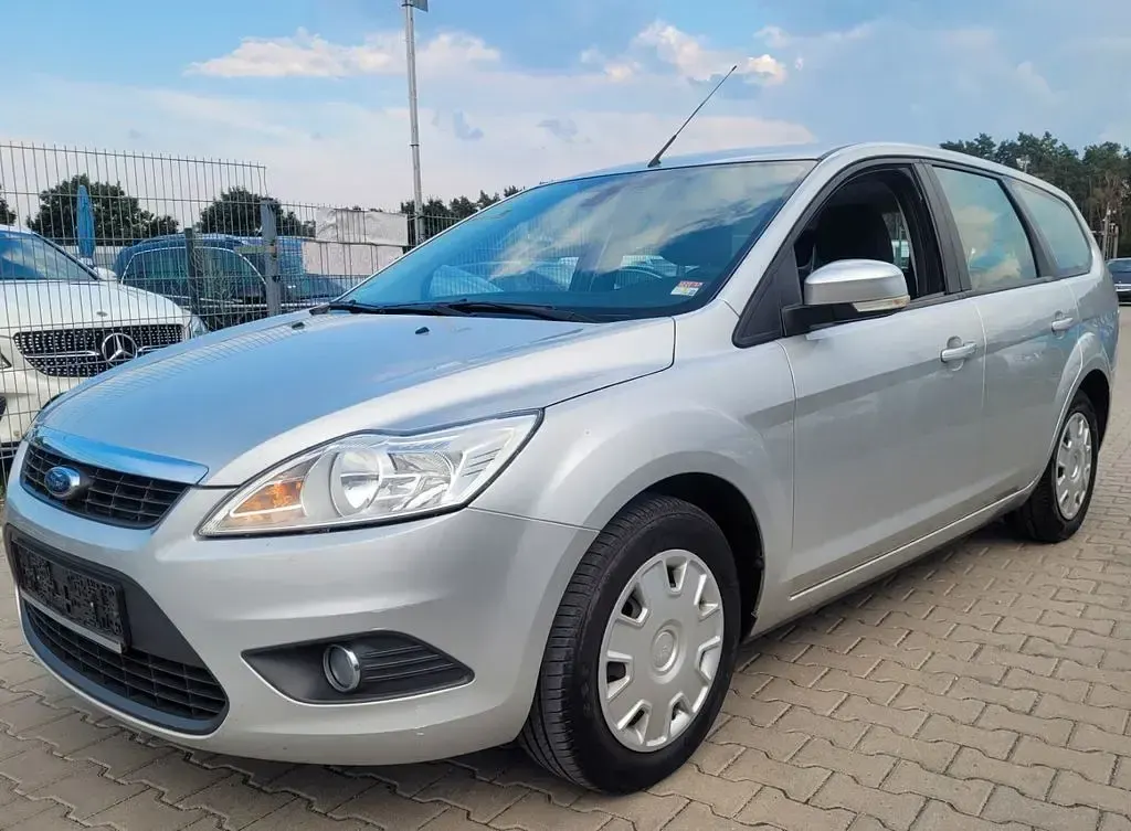 Gebraucht Ford Focus Style 101 PS (74 kW) 2009 Silber Limousine