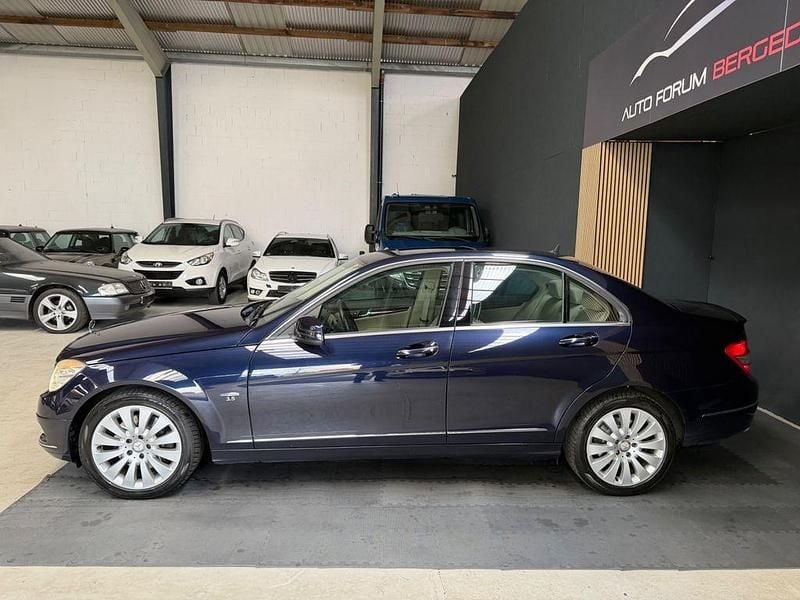 Gebraucht Mercedes C350 292 PS (214 kW) 2010 Blau Limousine