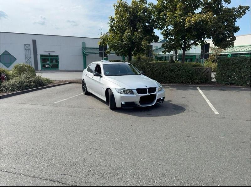 Silber Gebraucht 2006 BMW 330 Limousine | 6.999 € (Fairer Preis) - Bild 1/4