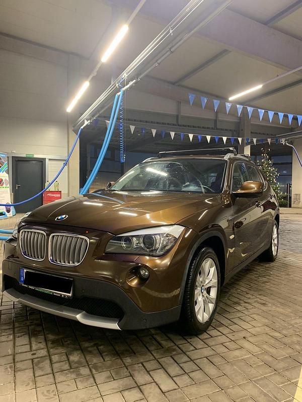 Braun Gebraucht 2010 BMW X1 SUV | 9.500 € - Bild 1/4
