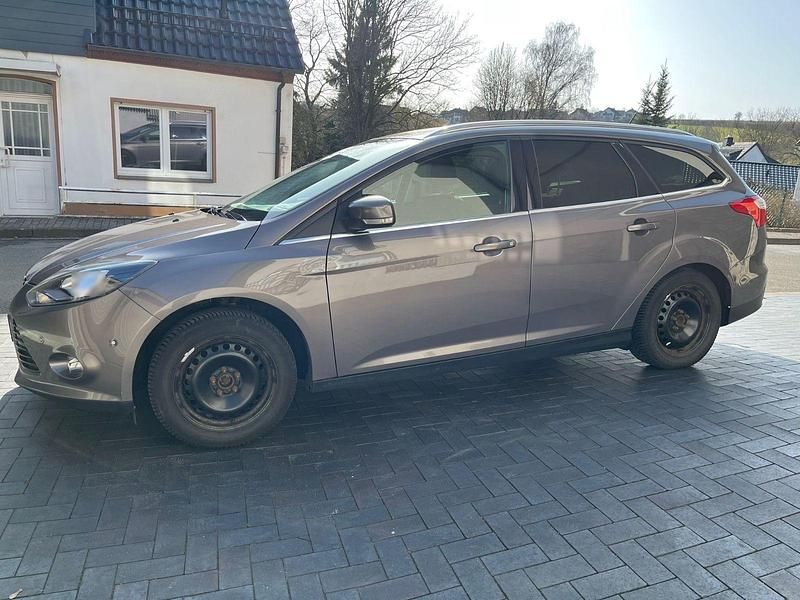 Gebraucht Ford Focus Titanium 116 PS (85 kW) 2014 Braun Kombi